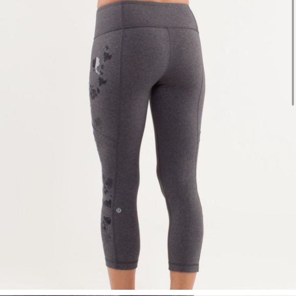 EUC* Lululemon “Hold Me Close” Crop Leggings - Picture 2 of 8